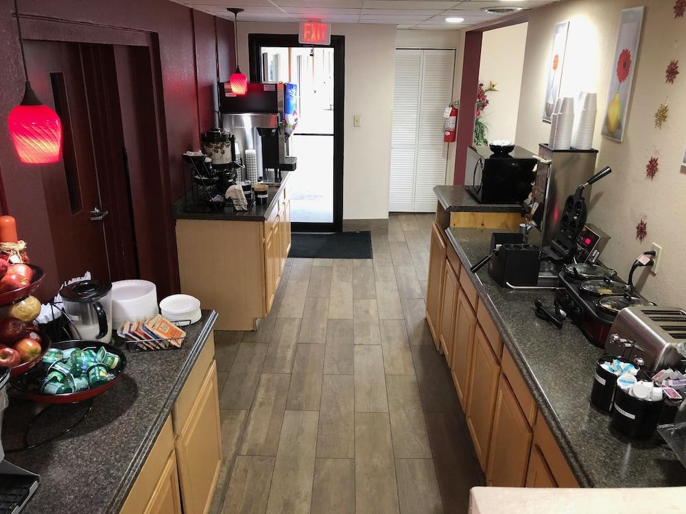 Ramada By Wyndham Harrisonburg Motel Luaran gambar