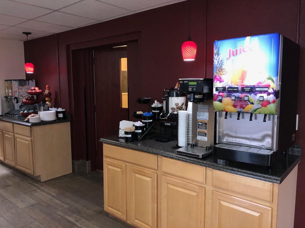 Ramada By Wyndham Harrisonburg Motel Luaran gambar