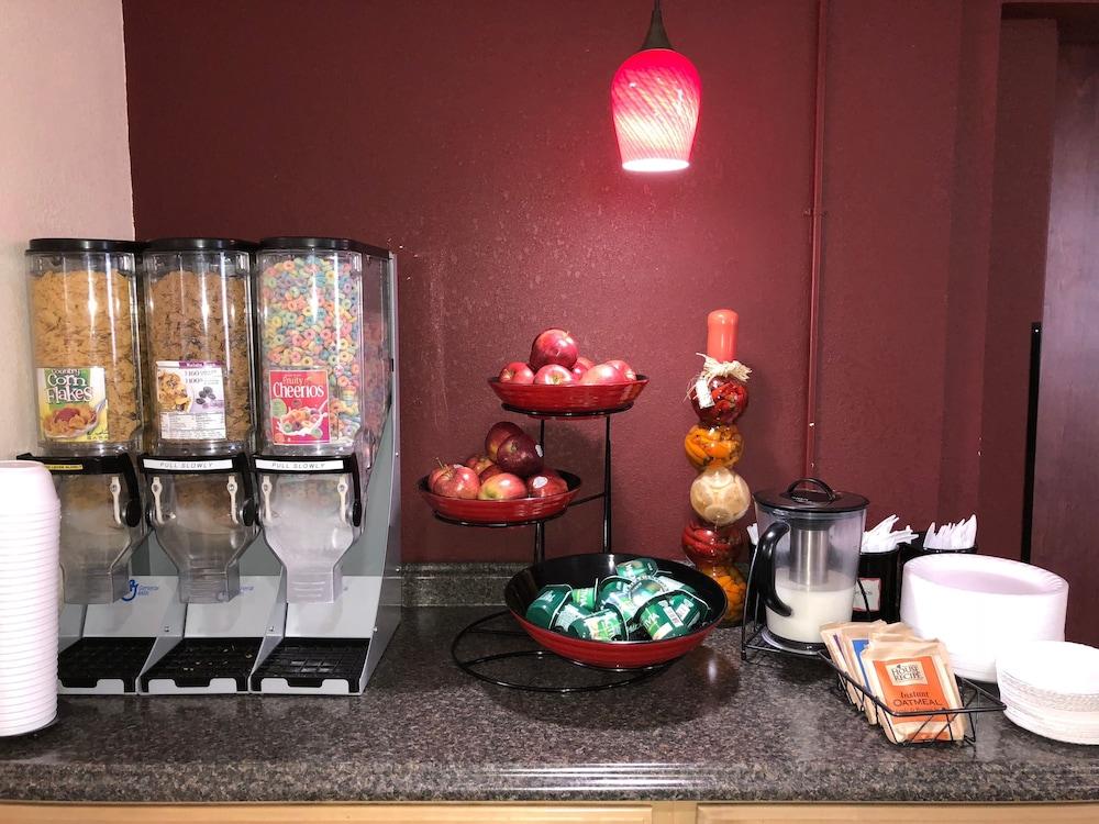 Ramada By Wyndham Harrisonburg Motel Luaran gambar