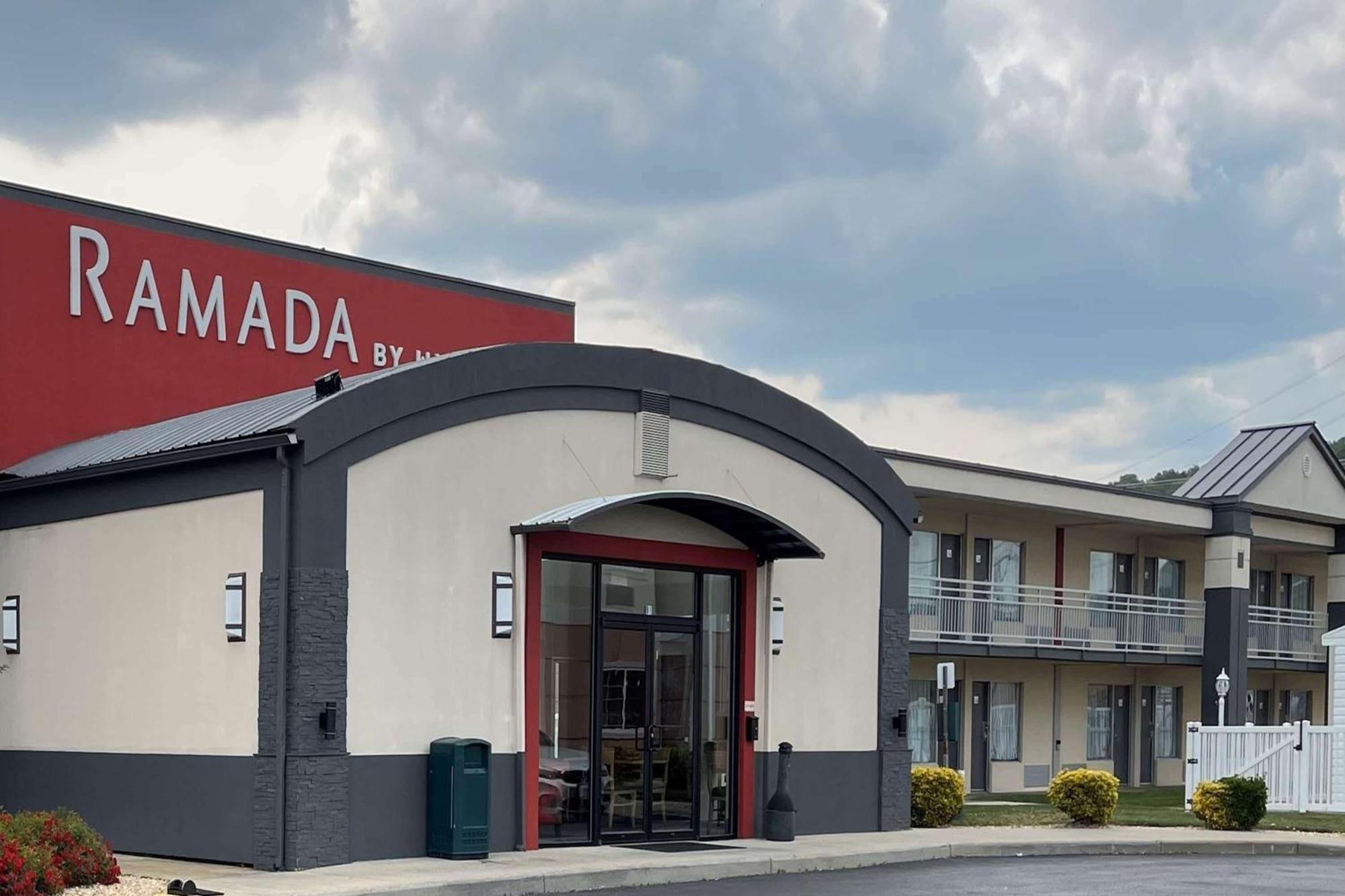 Ramada By Wyndham Harrisonburg Motel Luaran gambar