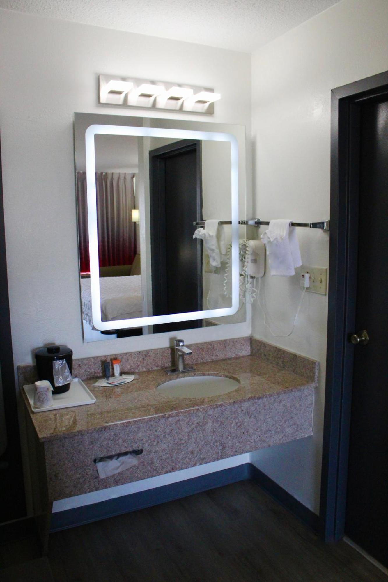 Ramada By Wyndham Harrisonburg Motel Luaran gambar