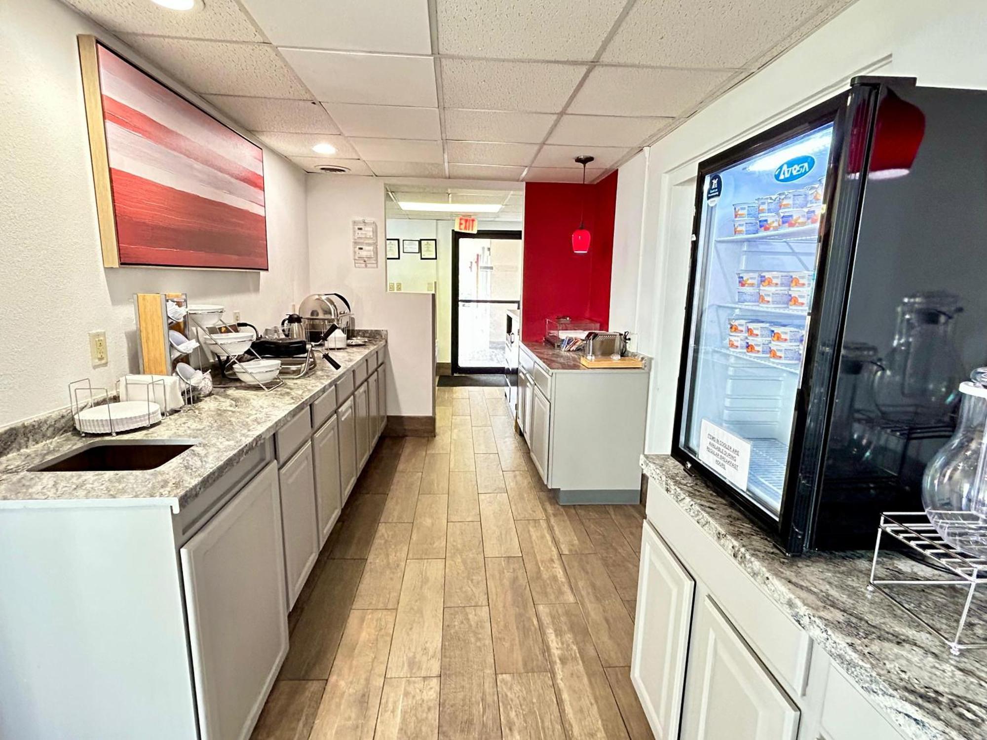 Ramada By Wyndham Harrisonburg Motel Luaran gambar