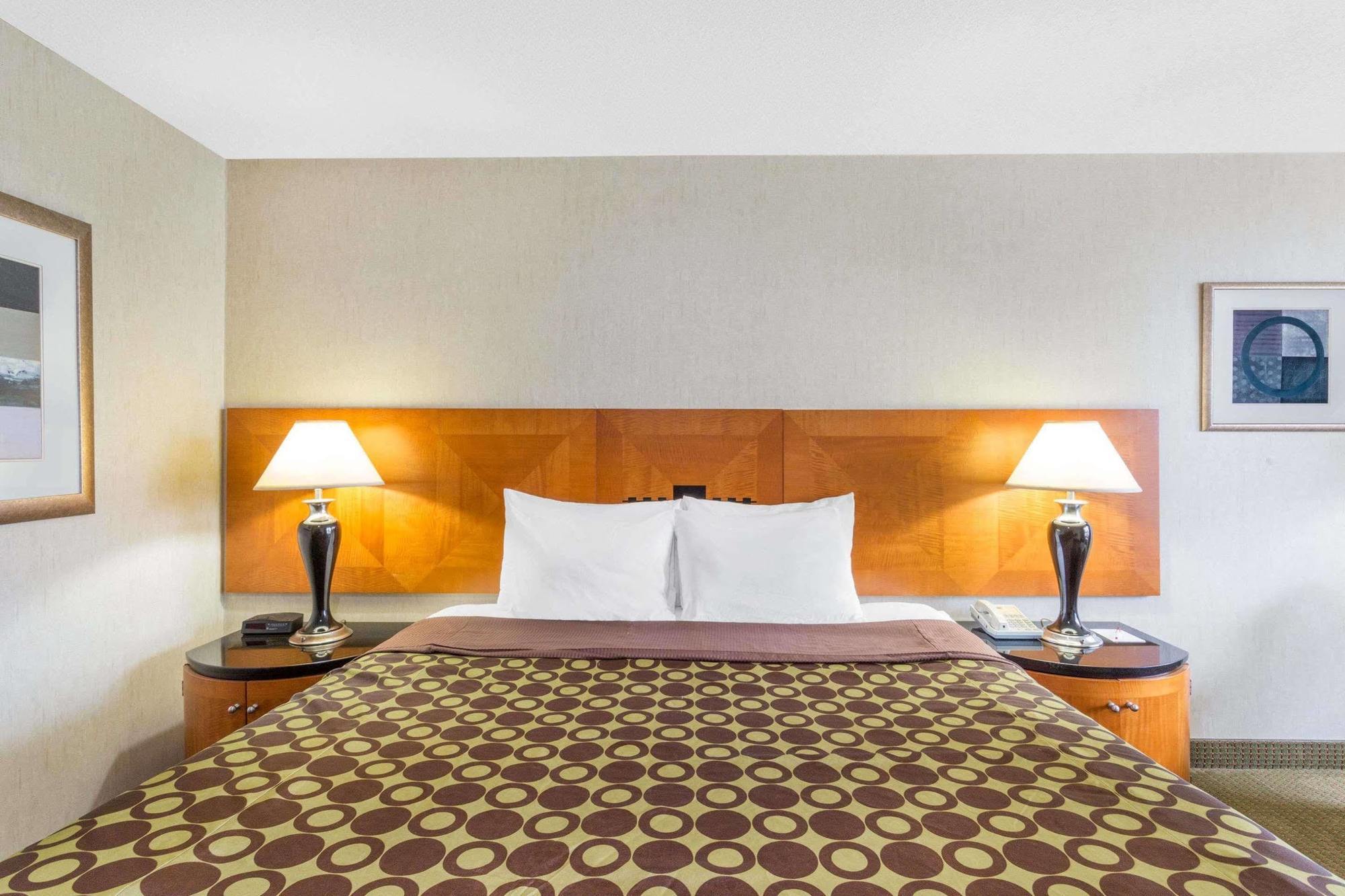 Ramada By Wyndham Harrisonburg Motel Luaran gambar