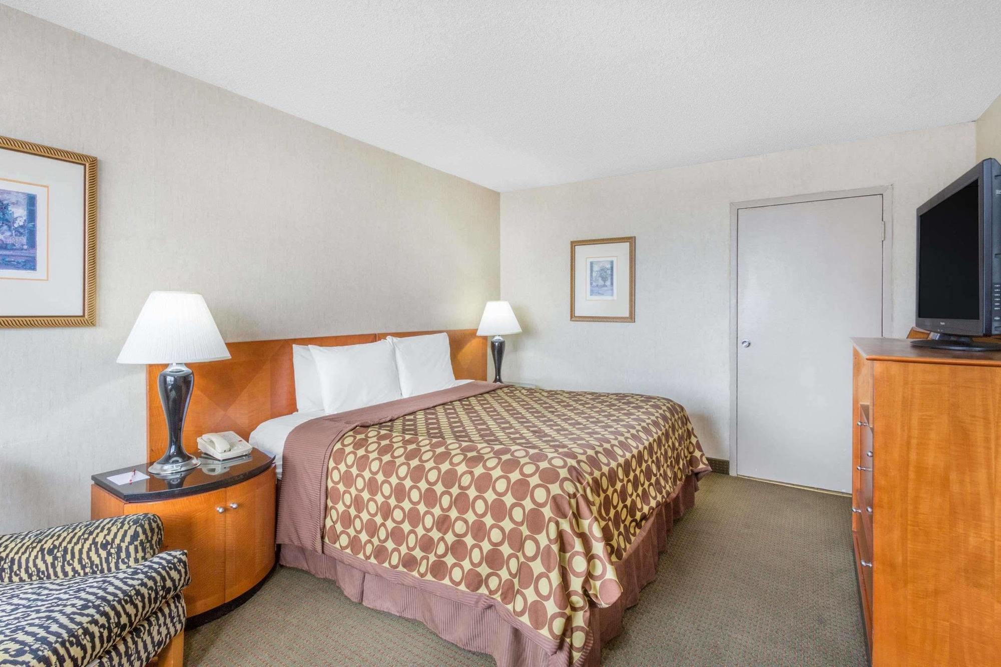 Ramada By Wyndham Harrisonburg Motel Luaran gambar