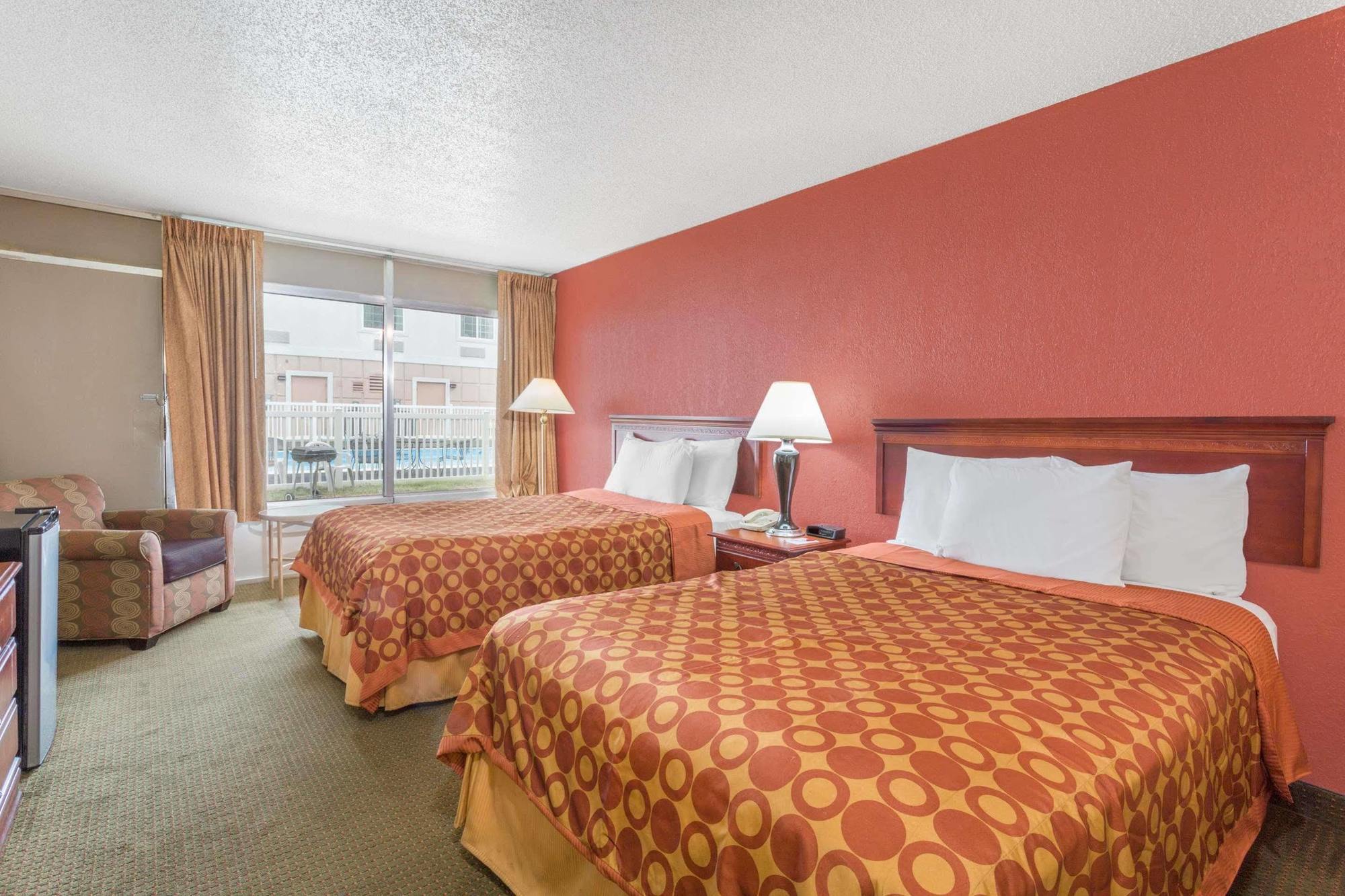 Ramada By Wyndham Harrisonburg Motel Luaran gambar